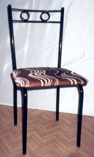 Тапициран стол с тръбна облегалка
